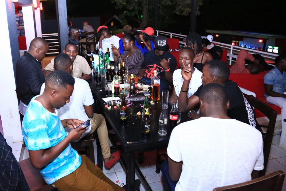 Fame Lounge and Restaurant Kololo Kampala Uganda, Good food in Kampala, Food, Beer and Drinks,  Top Bars, Top Restaurant, Lounge, Top Bar and Lounge, Food, Beer, Wine, Spirits, Cocktail bar, Amazing beer prices, Cheap Beers, Great Venues to Drink after work , Gins and local beers,  grilled food and wood-fired pizzas, Kampala Corporate Night Out and hanging venue, Chilling with friends and mates, Date night, Eating and Drinking, Private parties, Drinking and Dancing, Cocktail Bar, Lounge Bar, Party Bar,  Kampala Pub, Lively DJ nights,  Lively Music, Great Beer Drink Out, Tasteful Delicious food in Kampala, Amazing Drinking Joint in Kampala Uganda, Ugabox